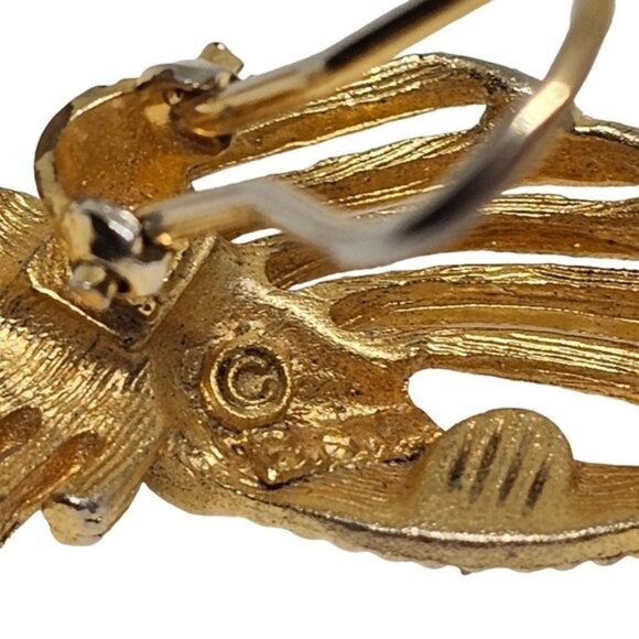 Vintage signed BSK Clip On Earrings Gold Tone Texturized Leaf Mid Century Modern - Picture 15 of 16